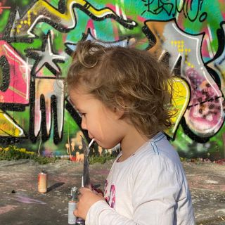 Někde tady jsem nechal 1000€ . Žádný nápovědy. Vidíme se večer ve Fuchsu na @footshop_prague narozkách, kde oslavim i...